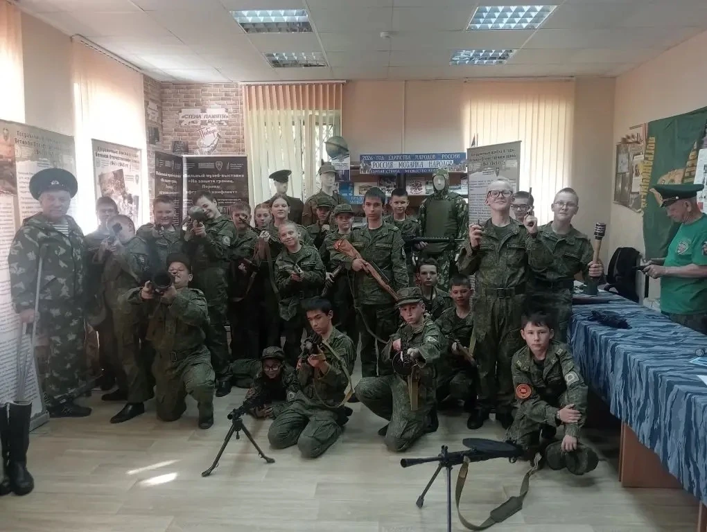 Кадеты 5‑го и 6‑го классов побывали на мобильной музейной выставке «На защите границ. П...
