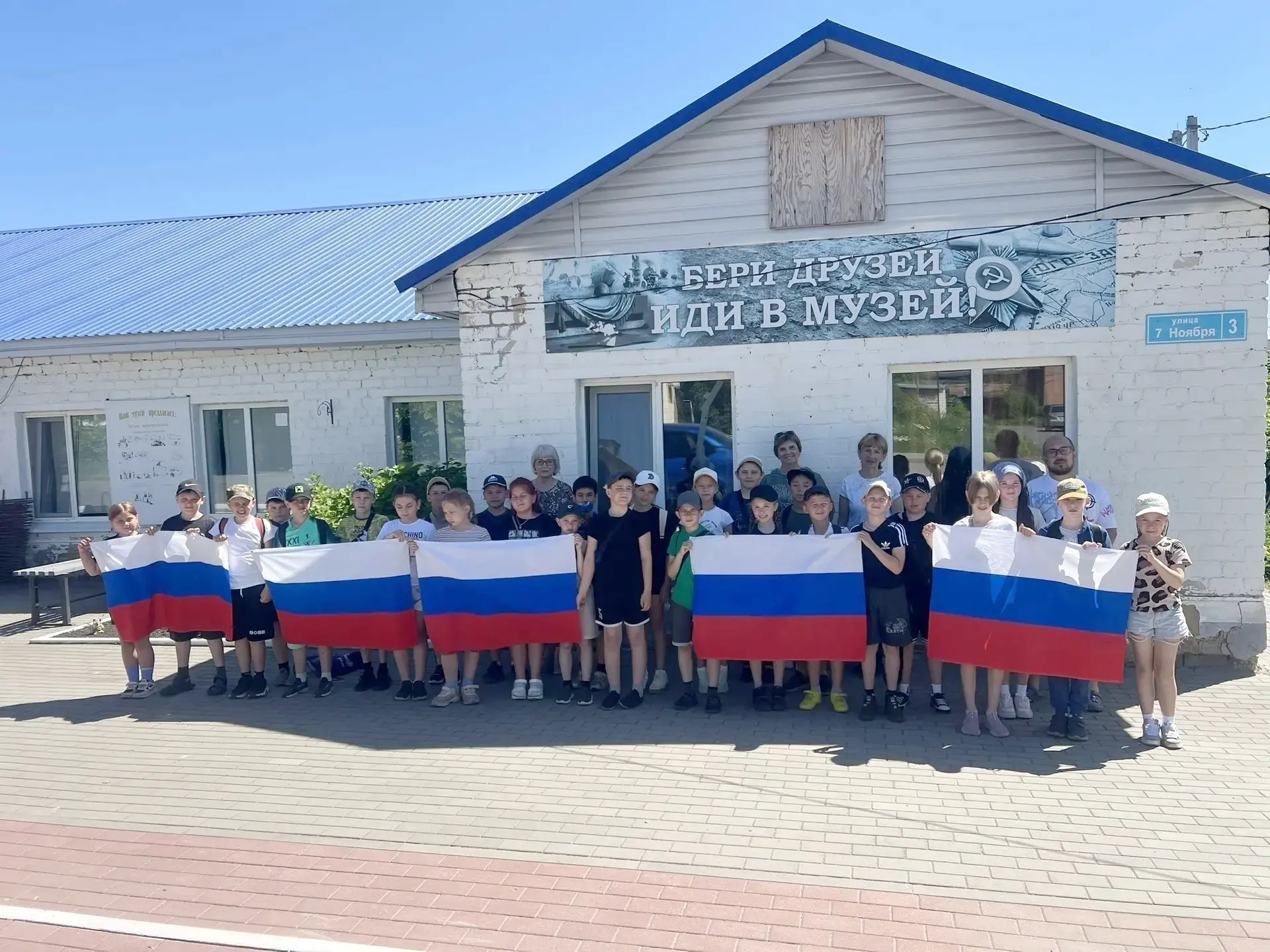 ФЛАГИ РОССИИ 🇷🇺

Воспитанники пришкольного оздоровительного лагеря "Дружба" присоединились к всеро