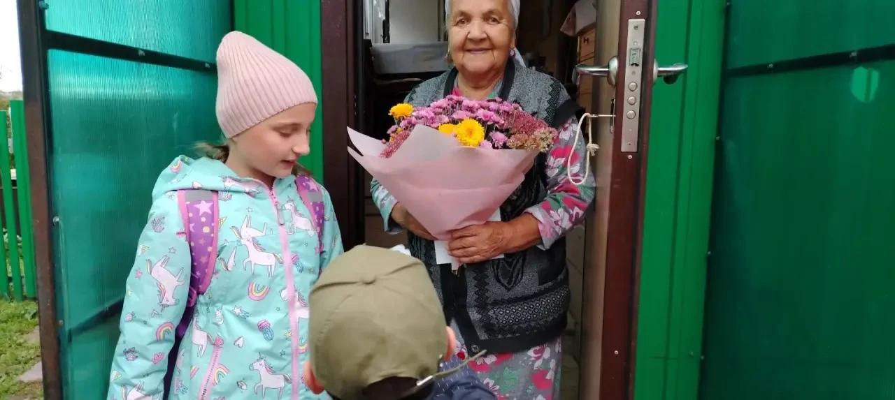 Сегодня, 1 октября — в День пожилых людей, ученики нашей школы вместе с классными руков...