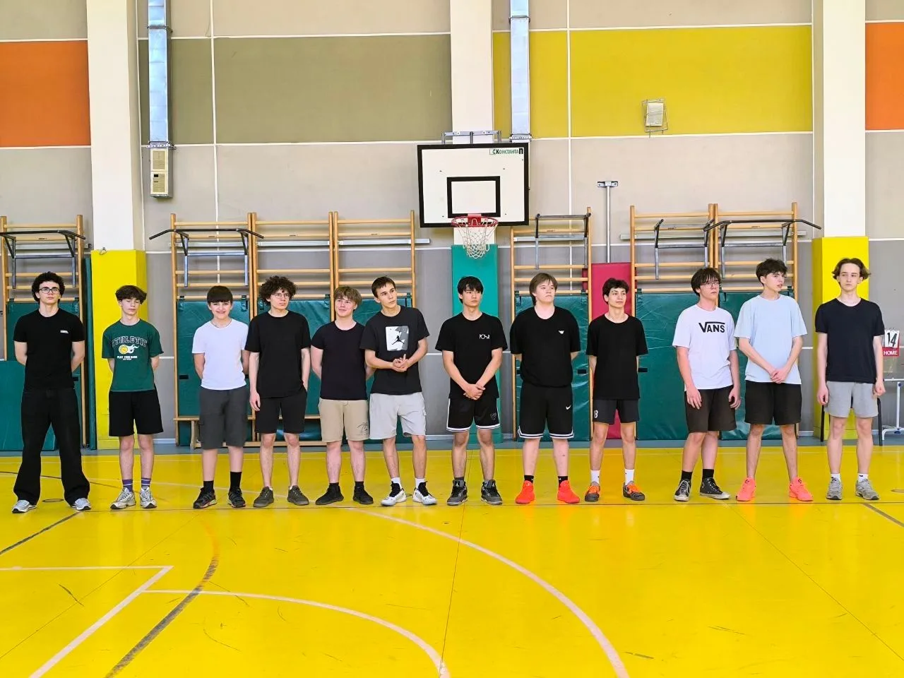 🏀 Вчера в школьном спортзале состоялось торжественное открытие турнира по баскетболу на «Кубок дирек