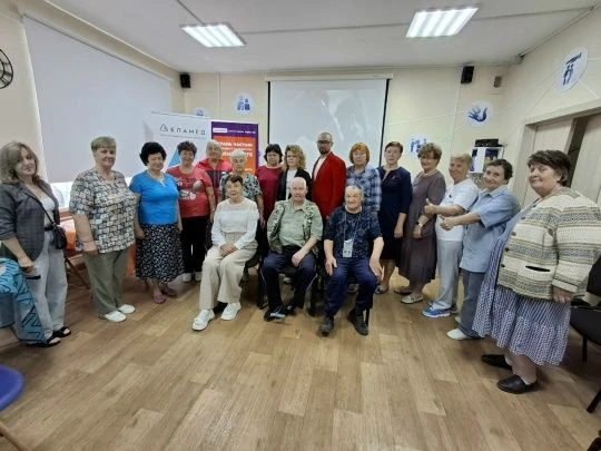 Команда международного социального медиа-проекта, направленного на поддержку старшего поколения, сов