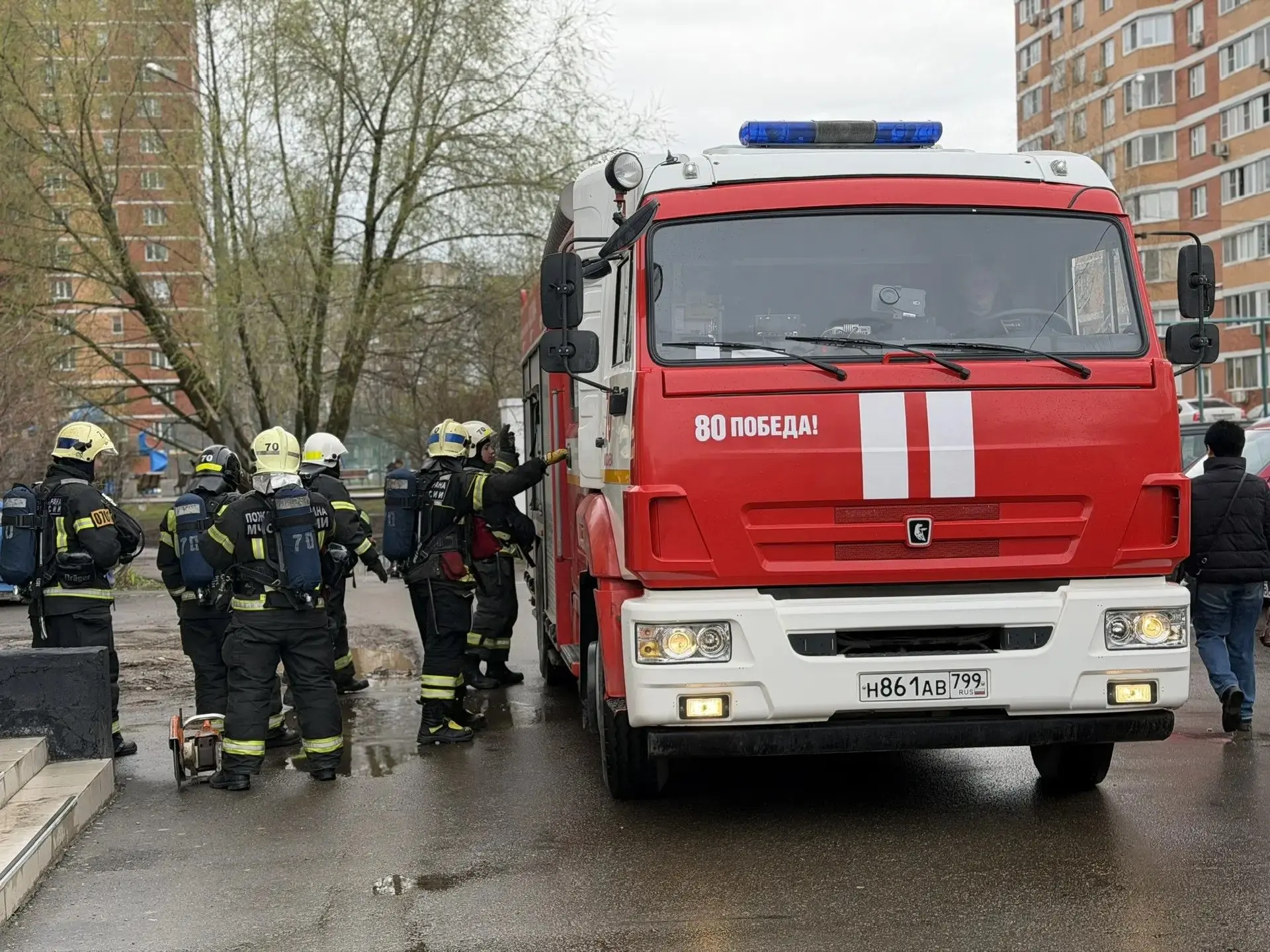 🚒 Пожарные учения проходят в корпусе 1804б.