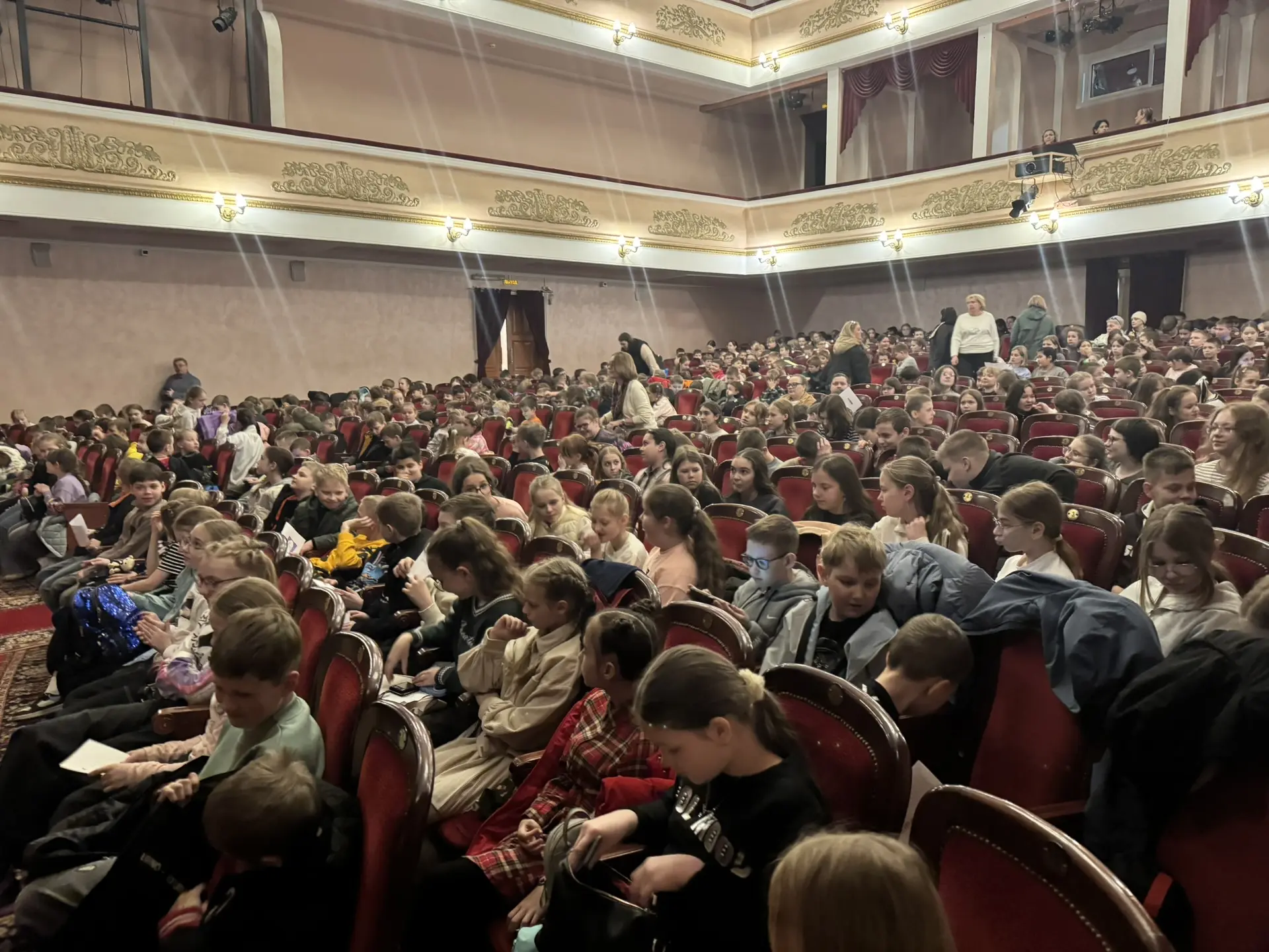 👏🎉Бурными аплодисментами и радостными улыбками приветствовали юные зрители Брянска сп...