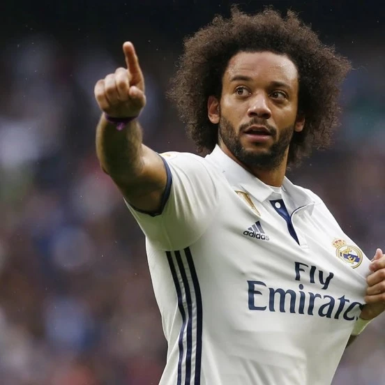 🗣 Кукурелья: 

«Лучший левый защитник в истории? Марсело». 🇧🇷🤍

@go_realmadrid