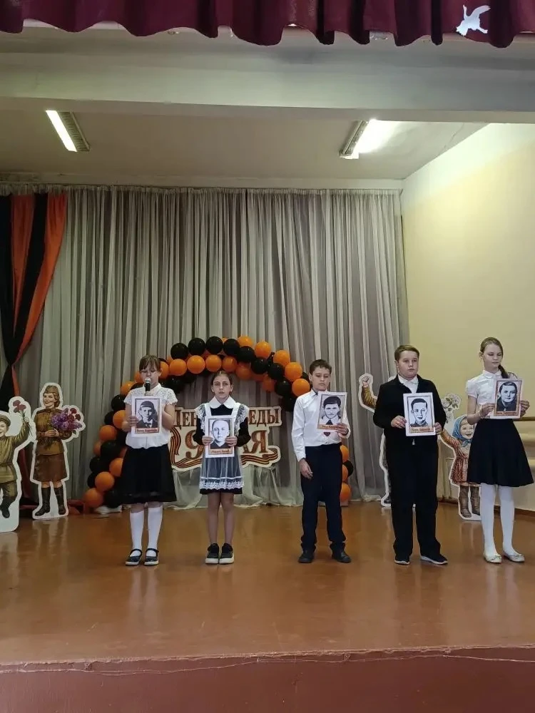 В преддверии 9 Мая в зд. 3 МОУ ,,СОШ ,,Траектория успеха,, прошёл торжественный концерт, посвящённый