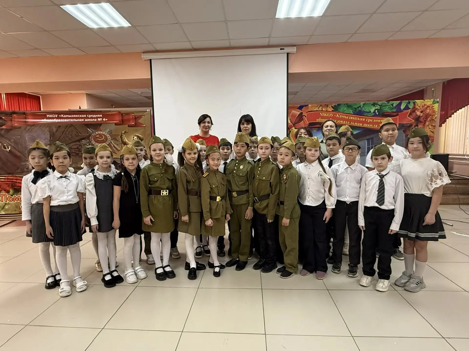 Первый  день конкурса «Военно- патриотической песни»   В нашей школе начался замечательный конкурс «