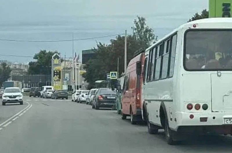 ⛽️ В Орле снова очереди на заправках.