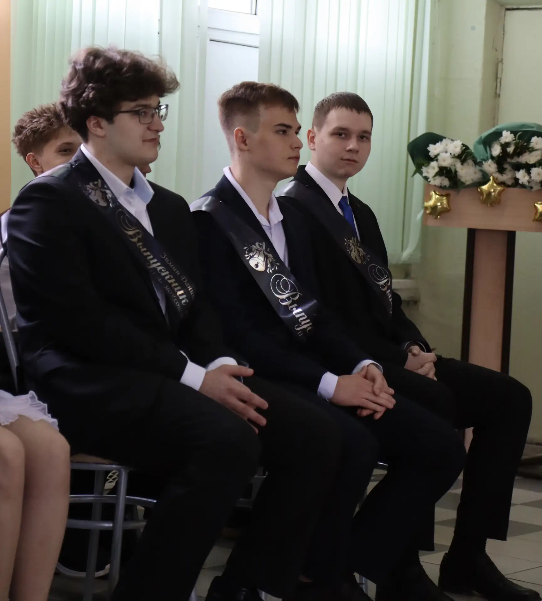Последний звонок в МОУ СОШ № 12 прозвучал для наших одиннадцатиклассников — и открыл череду торжеств