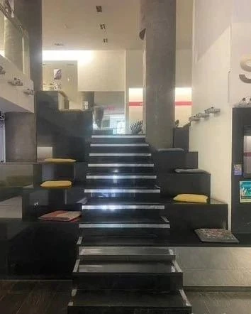 В центре Самары продают популярное креативное пространство StrelkaHall на Вилоновской, 30. 

Площадь