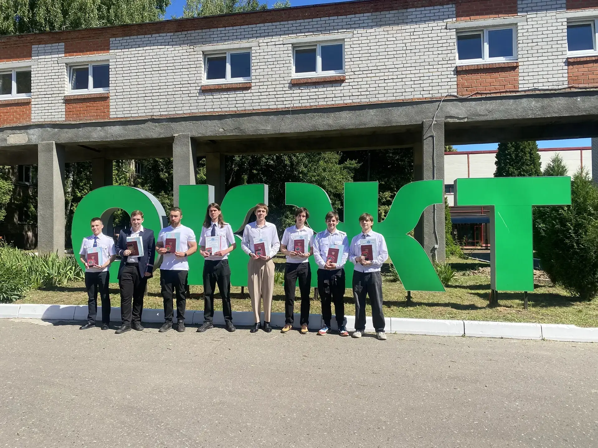 🎓 Зелёный свет в большое будущее: в Ожерельевском железнодорожном колледже - филиал ПГУПС состоялос