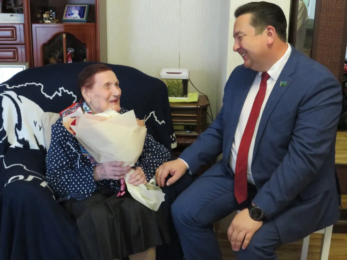 В Когалыме поздравили труженицу тыла