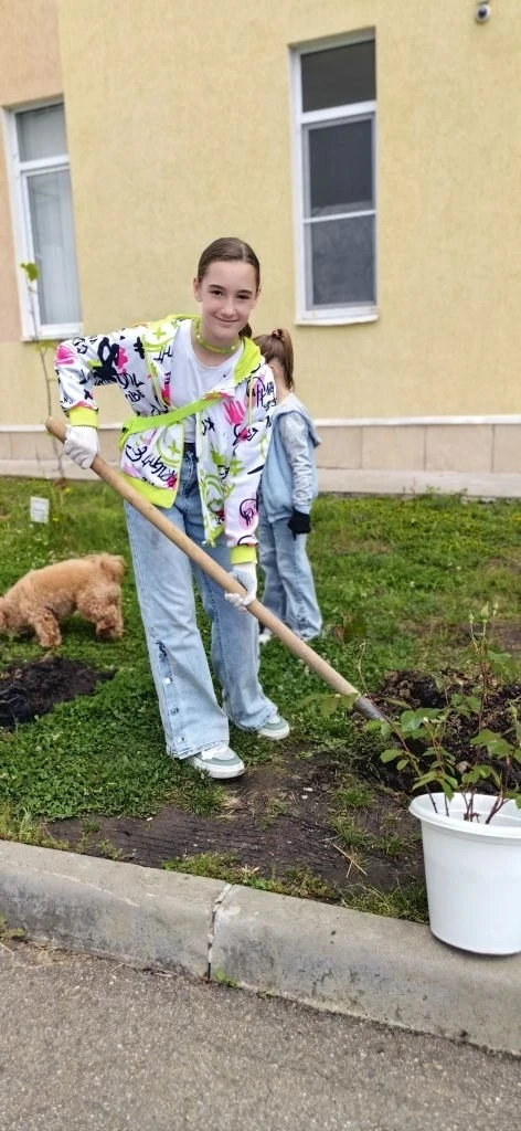 🌹Сегодня на территории нашей школы царила атмосфера единения и заботы о будущем.   🌳В рамках акции п