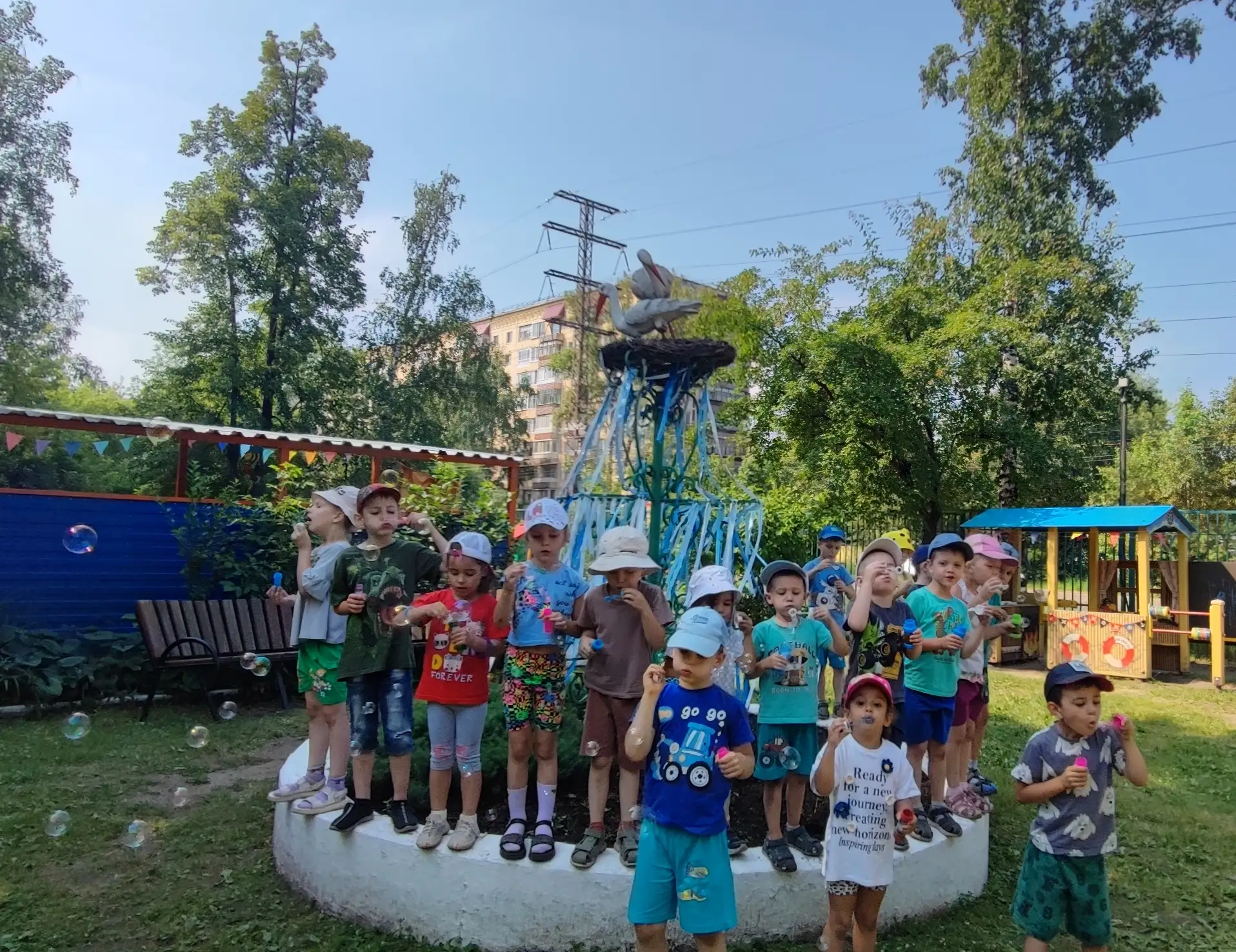 Праздник Нептуна в детском саду — это летнее развлечение, которое помогает создать радостное настрое