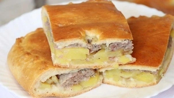Пирог с мясом🥮🥮  ИНГРЕДИЕНТЫ:  Тесто: ● 250 грамм майонеза ● 250 грамм сметаны ● 3 яйца ● 300-350 гр