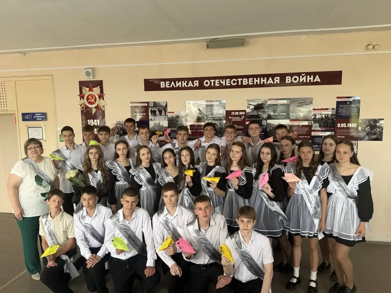 Последний звонок🔔   💫"Самолётик будущего" – трогательная традиция "Навигаторов детства" на Последнем