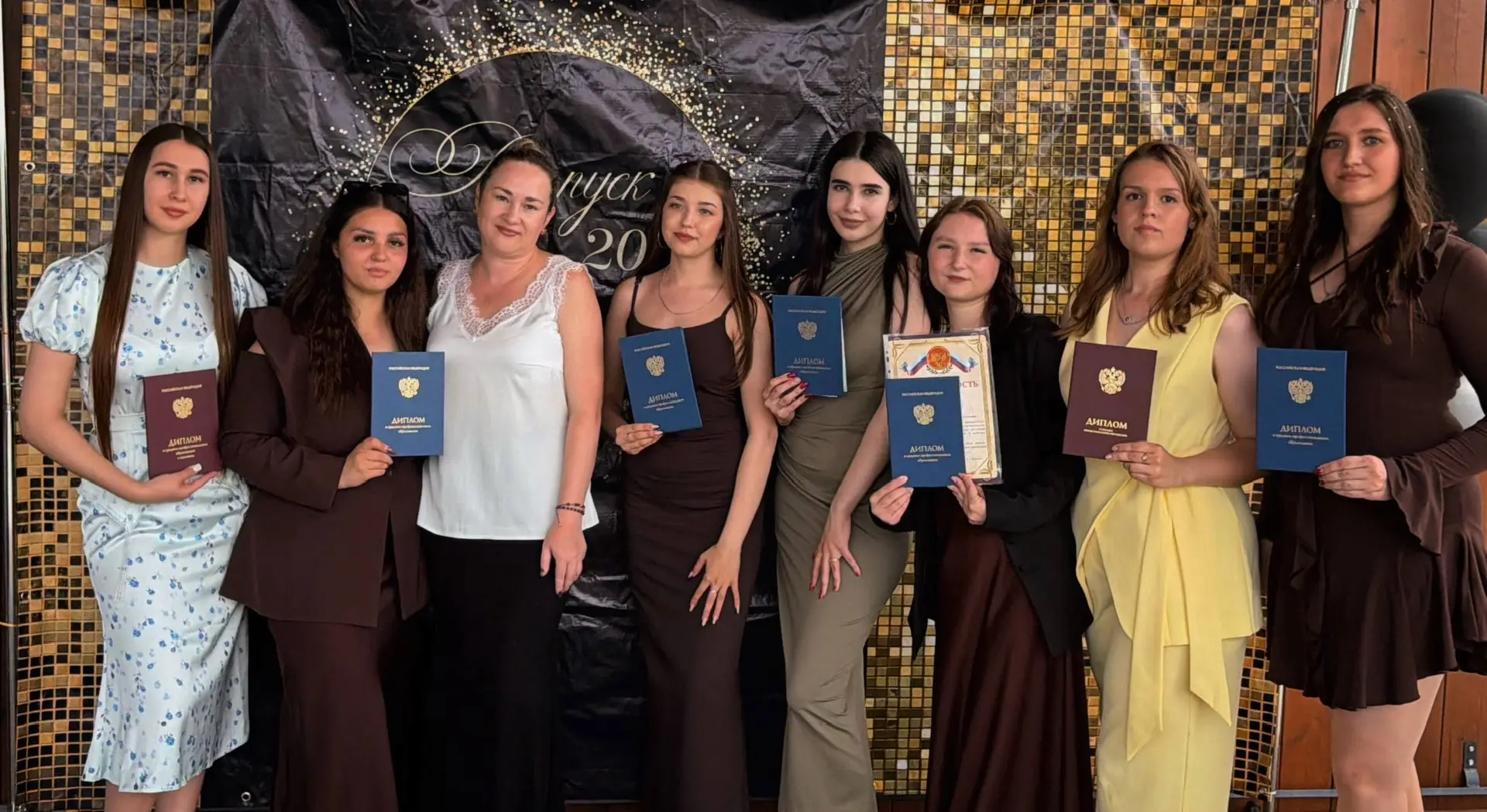 🎓🎉3 июля на Центральной площади города Свободного состоялось торжественное мероприятие Амурского и