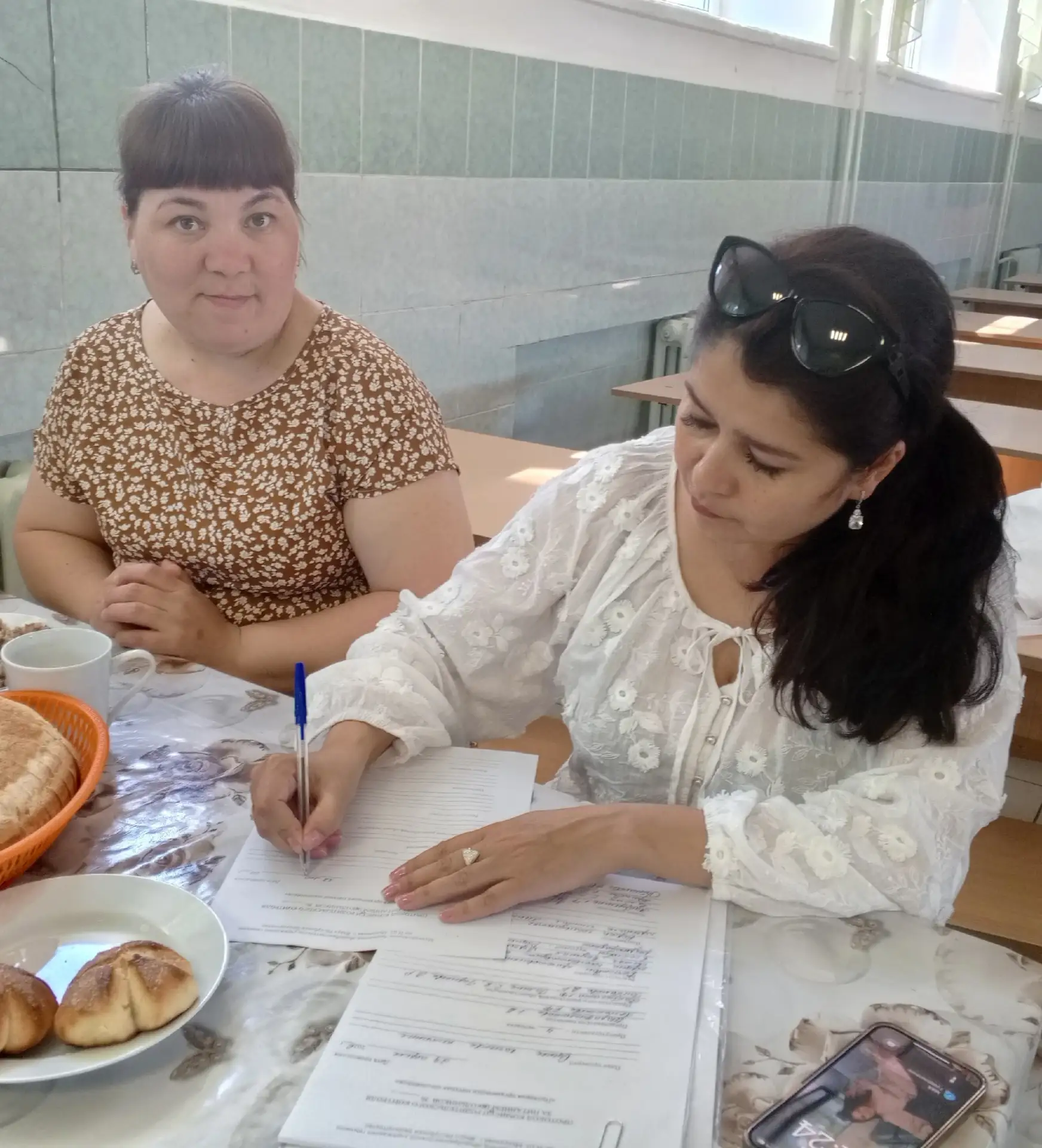 В школе прошёл день родительского контроля за питанием. Родители учеников 9-х классов посетили столо