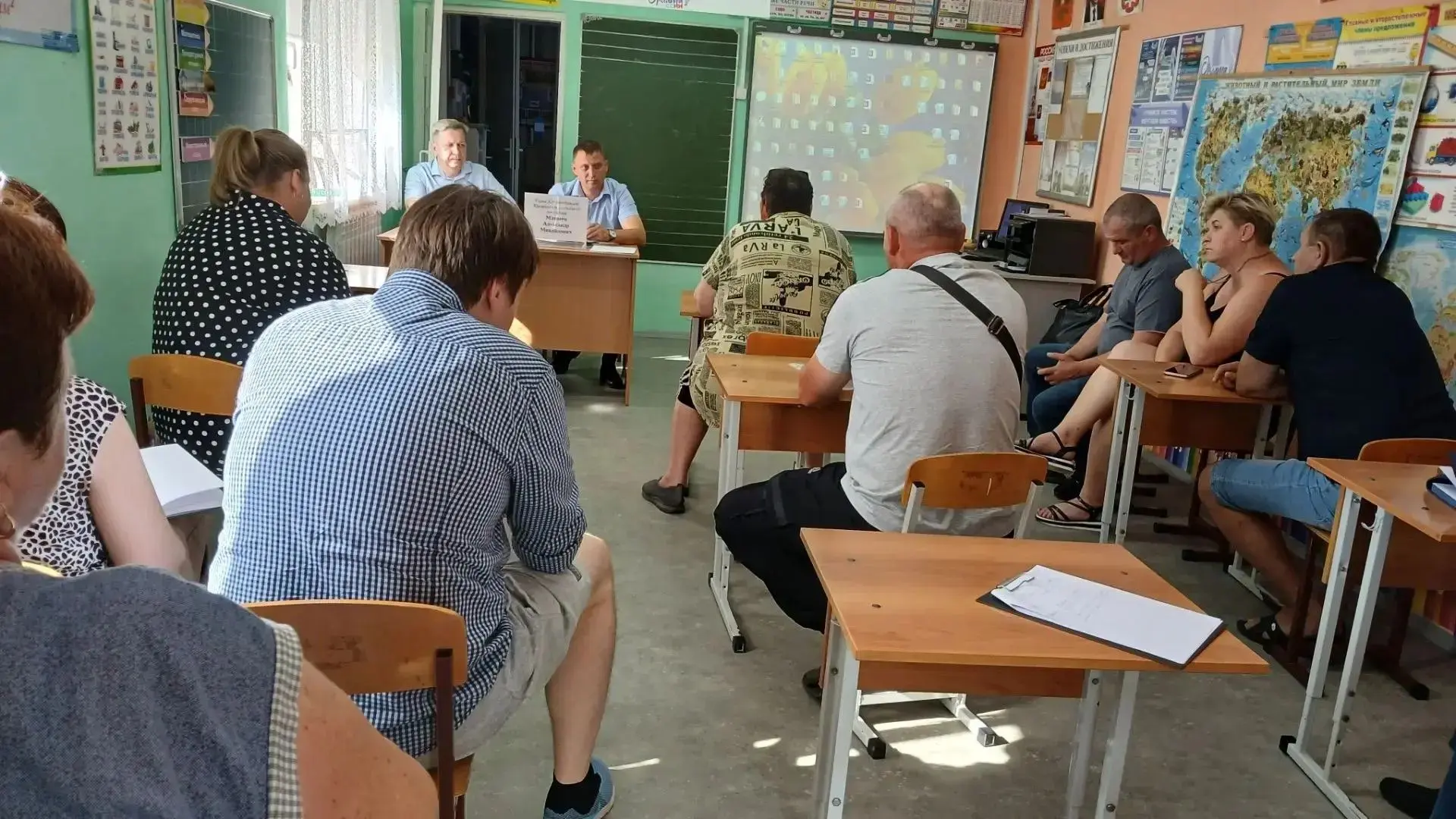 Глава Администрации Щепкинского сельского поселения Александр Матвеев представил жителя...