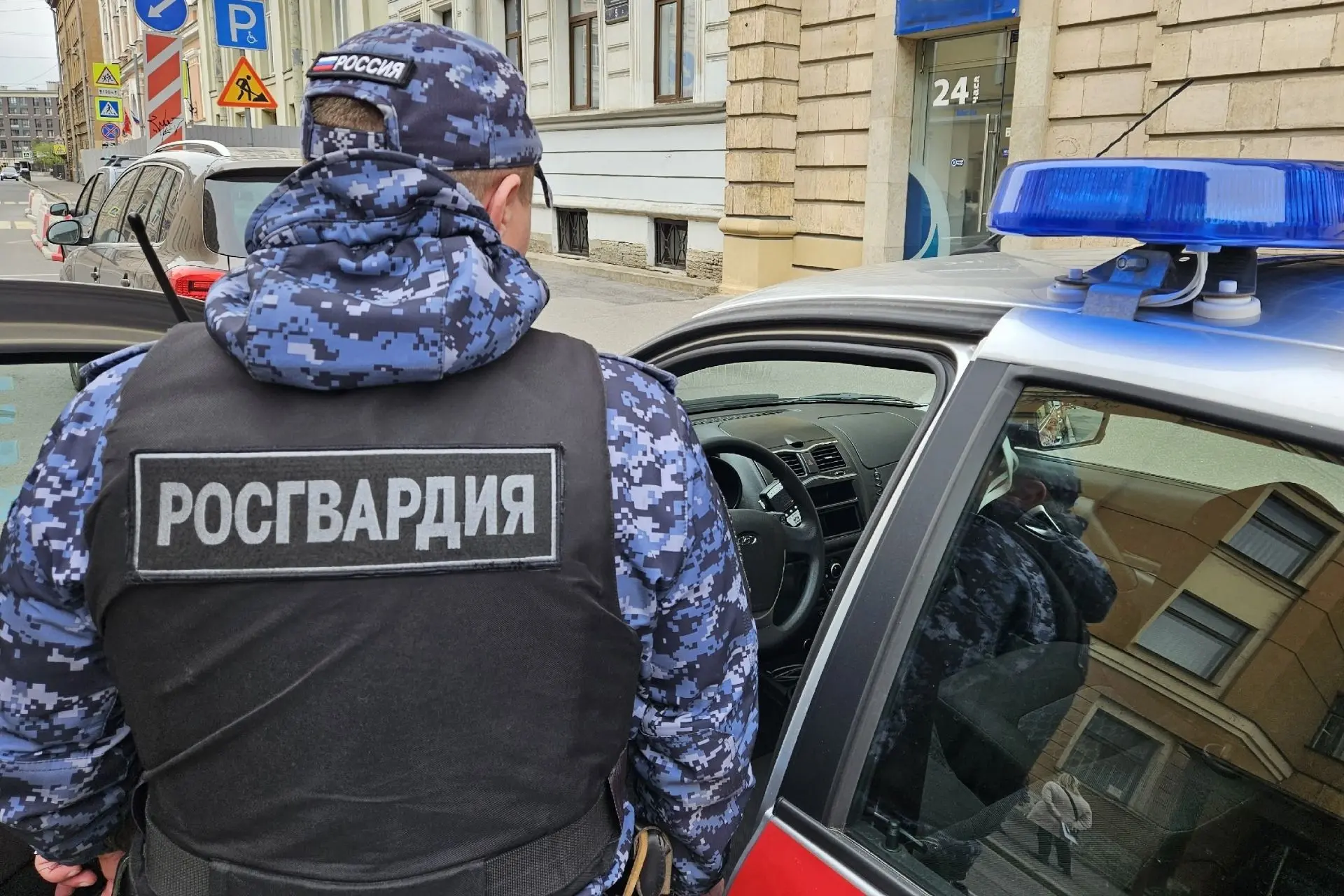 В Центральном районе росгвардейцы задержали гражданина, пытавшегося продать похищенный дорогостоящий