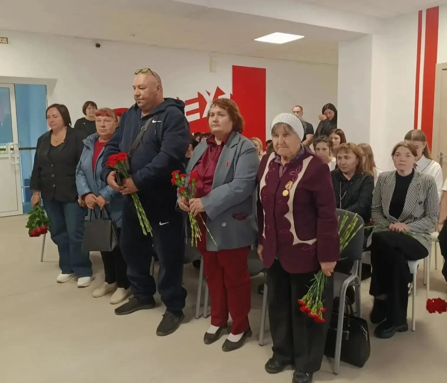 🙏Память выпускников — участников СВО почтили в школе поселка Николаевка ЕАО