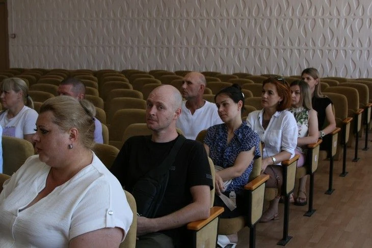 В Пролетарске прошла встреча с участниками СВО и членами их семей https://vestnickprima...