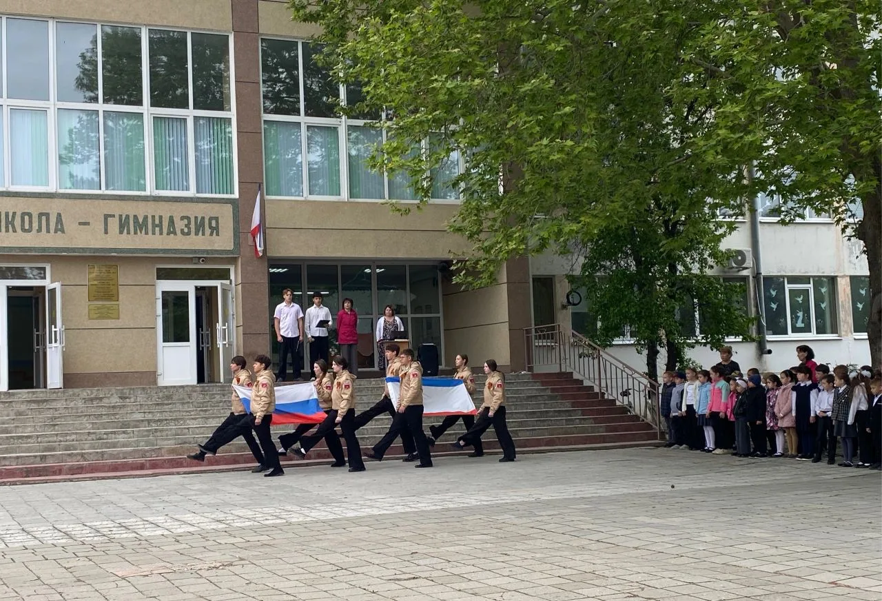 🕊️Сегодняшняя еженедельная линейка была посвящена важной и скорбной дате — Дню памяти ...