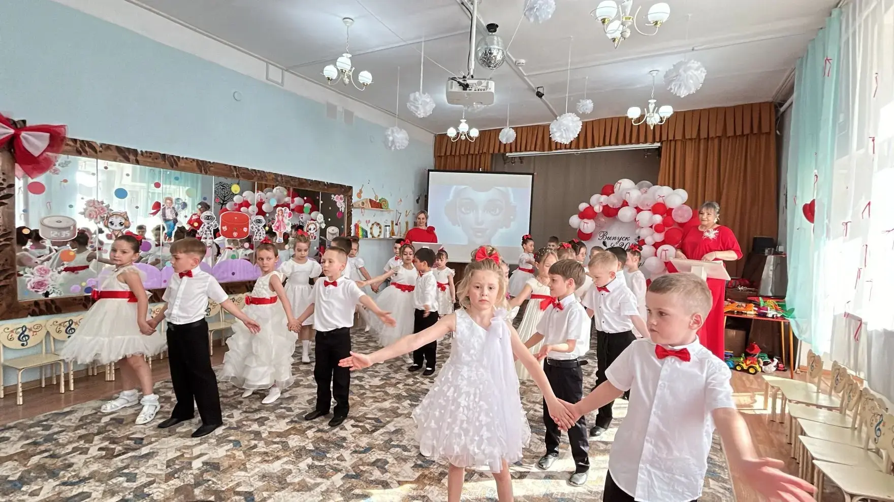 До свидания, детский сад! 🎓🎉

28 мая мы провожали наших выпускников в новую, школьную жизнь! Это б