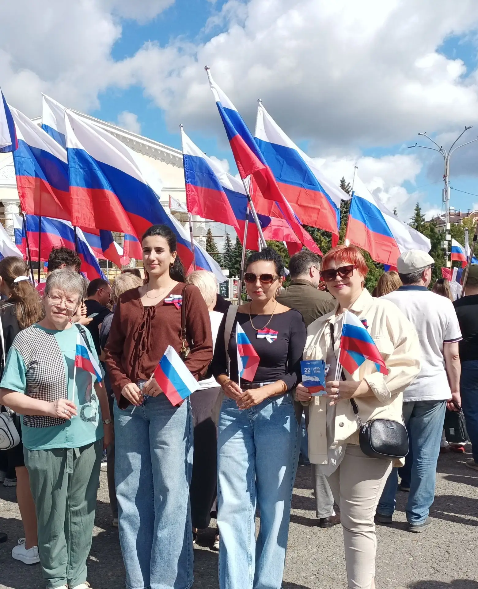 Кызыт В.И. Ленин лӱмеш площадьыште Россий Федерацийын Кугыжаныш флагшын кечыжлан пӧлекл...