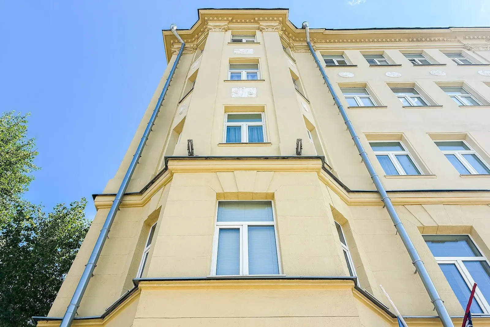 🏠 25 домов с французскими балконами отремонтировали в Москве