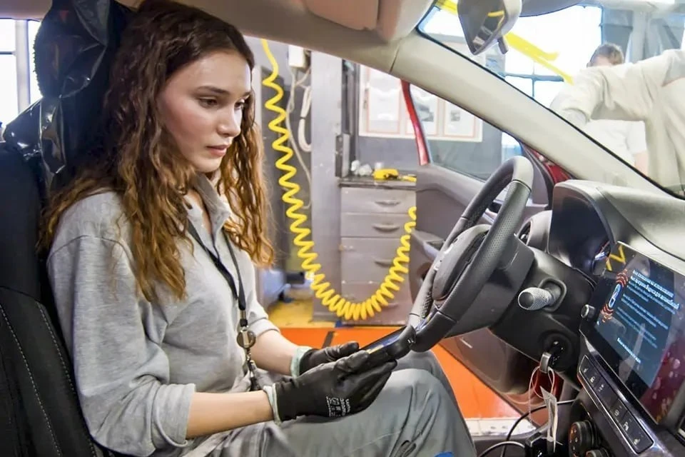 Зарплата на АВТОВАЗе приблизилась к 100 тысячам рублей — сколько получают сотрудники пр...