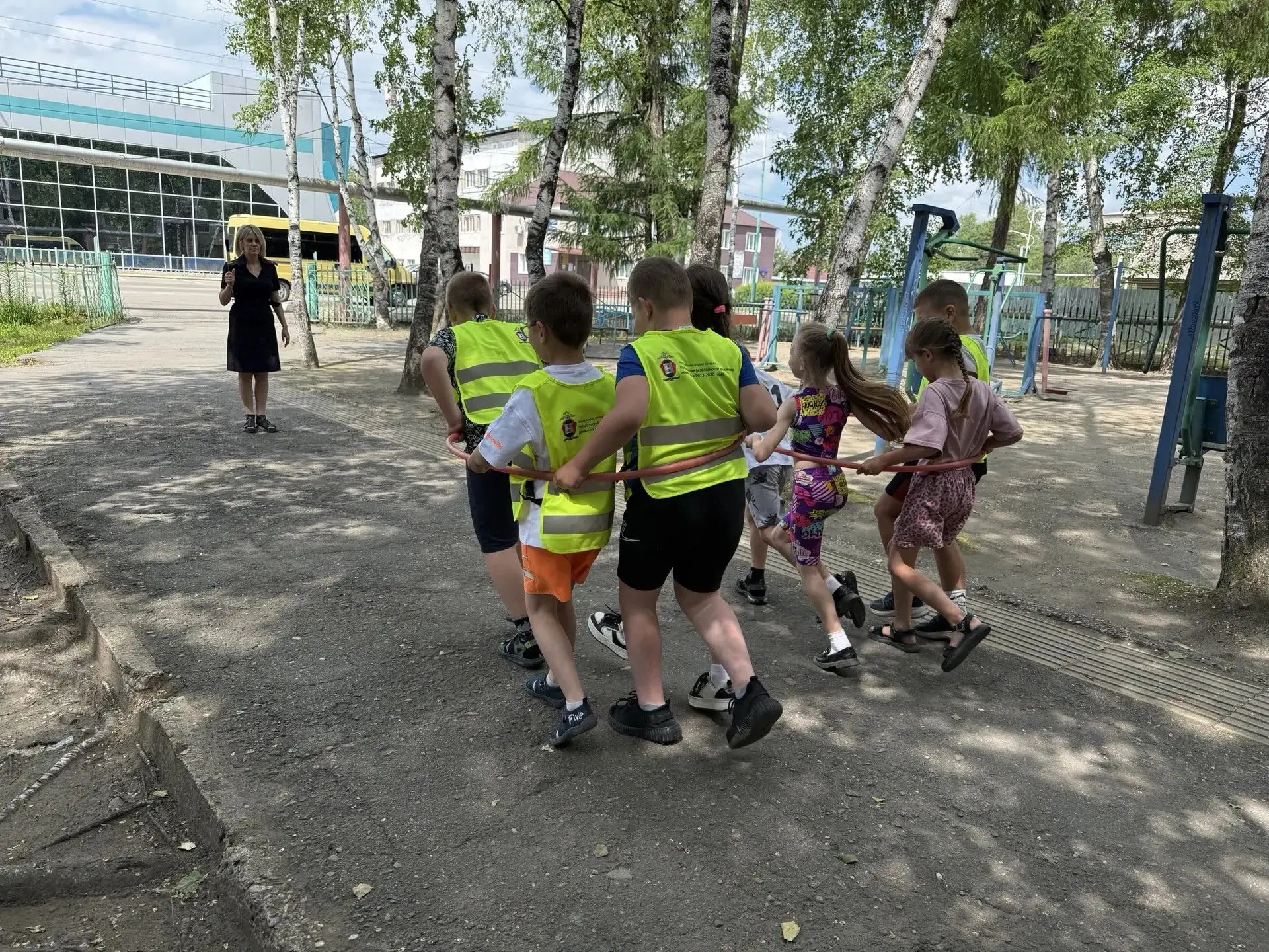⚡️💡 От теории к практике: в Новобурейском поговорили с детьми о безопасности на дороге
⁣
В комплекс