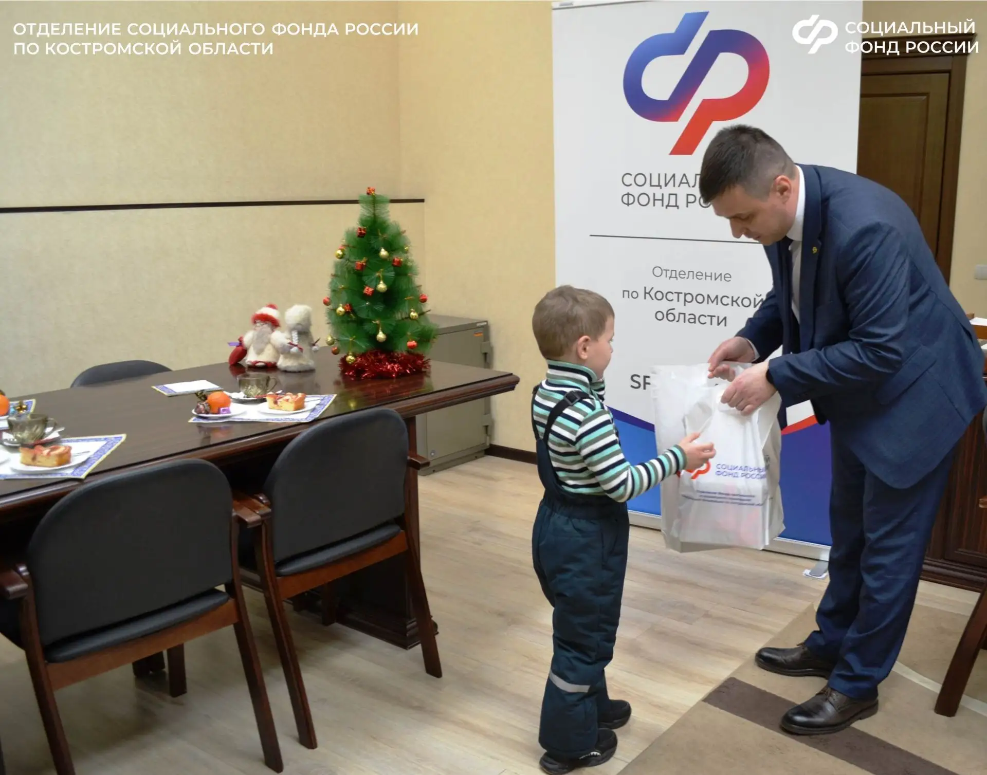 🎄 Накануне новогодних праздников четырехлетний Максим из Костромы вместе со своей мамой побывал в го