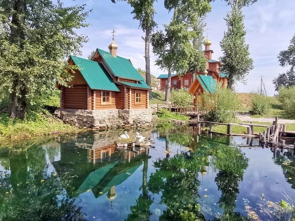 Пока мы любим свою Родину и верим в неё, нам по силам любые свершения. С Днем России, у...