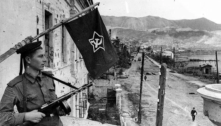 В 1943 году советские войска освободили город Новороссийск от немецких войск в ходе Нов...