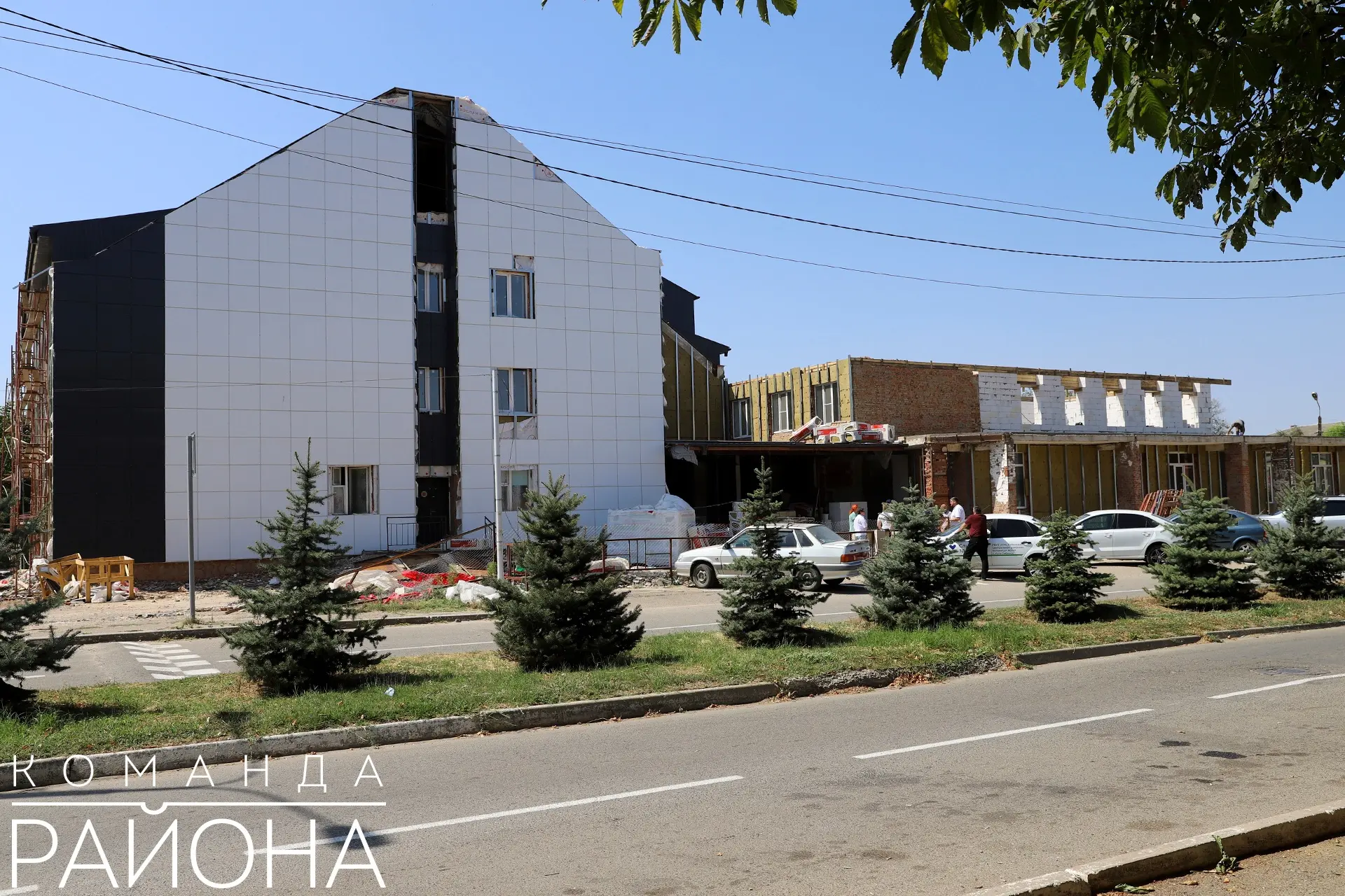 🏗️ Посетил ЦРБ станицы Ладожской, где проверил ход ремонтных работ.