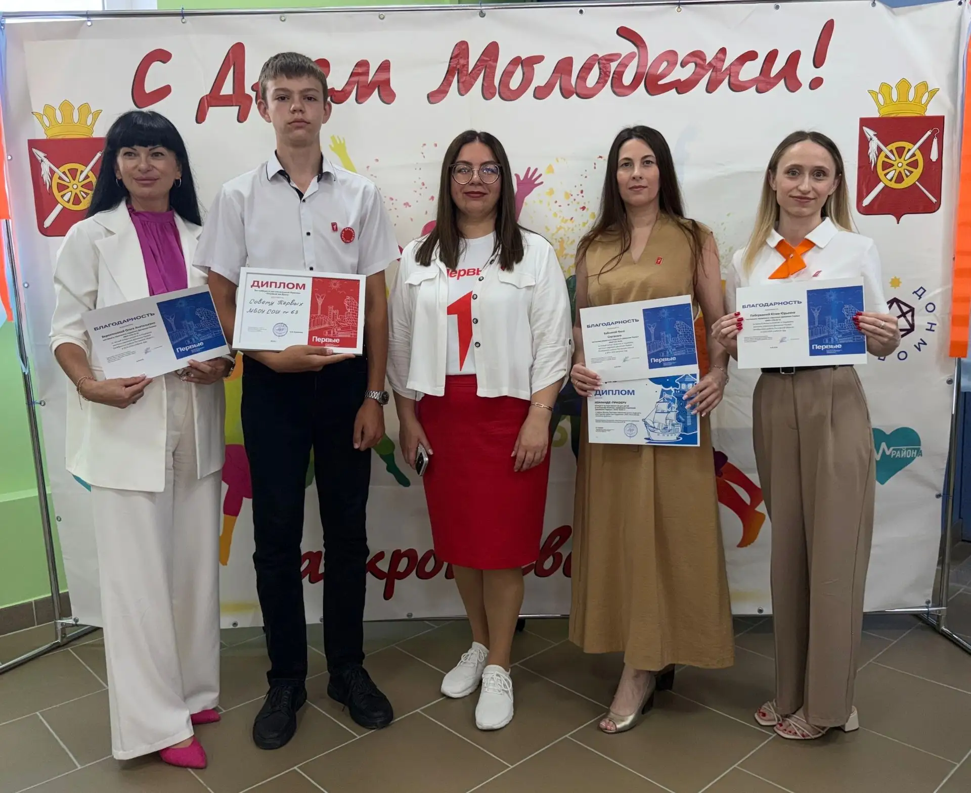 Подводим итоги года: награды и новые победы! 🏆

В преддверии Дня молодёжи, 26 июня, в молодёжном це