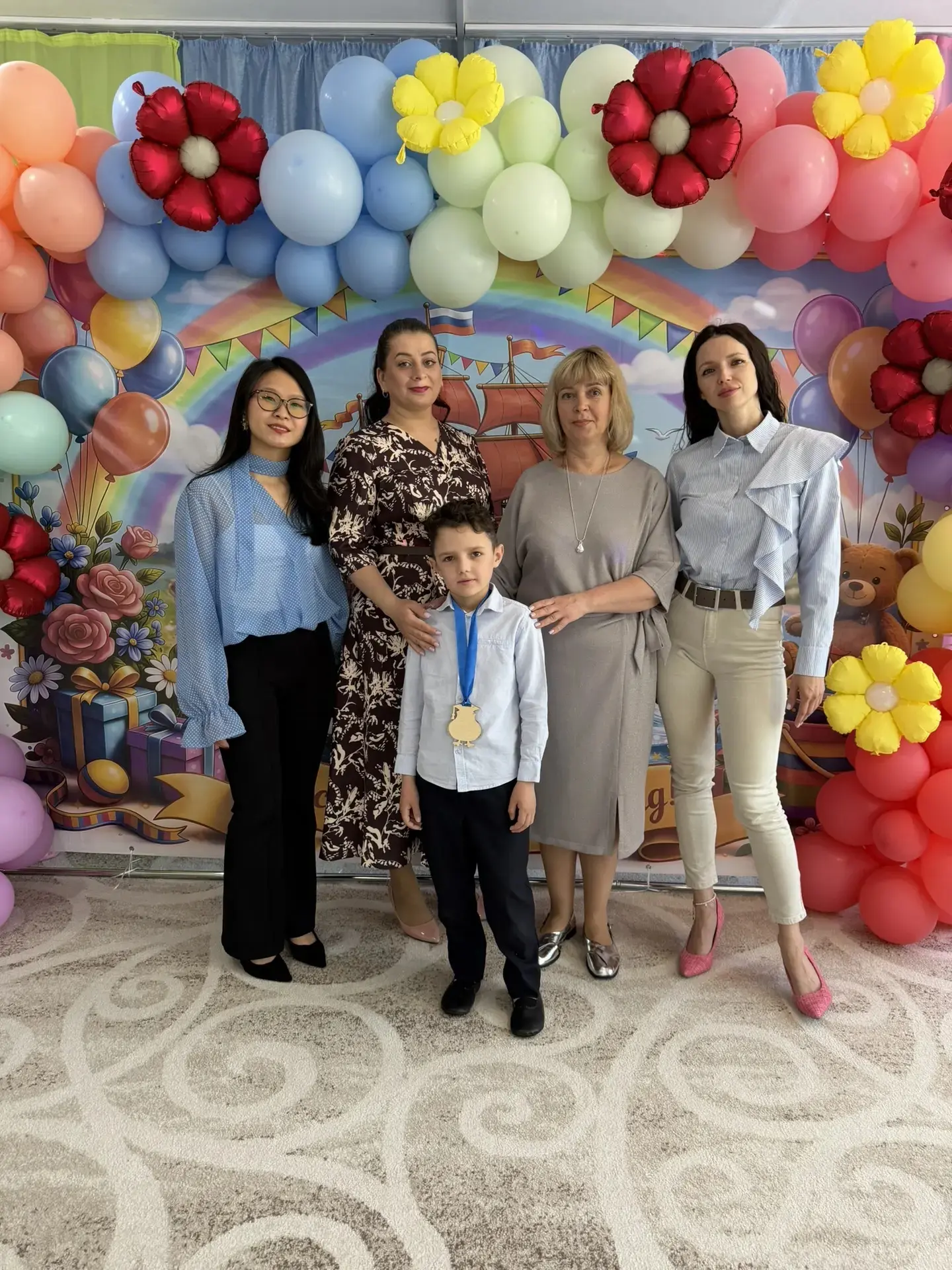 Выпускной  в логопедической группе "Ромашка" прошёл в стиле дискотеки🎊 Гостей развлека...