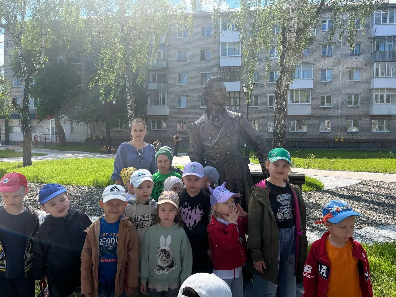 Сегодня мы с ребятами старшей группы отправились в мини-поход в замечательный сквер на ...
