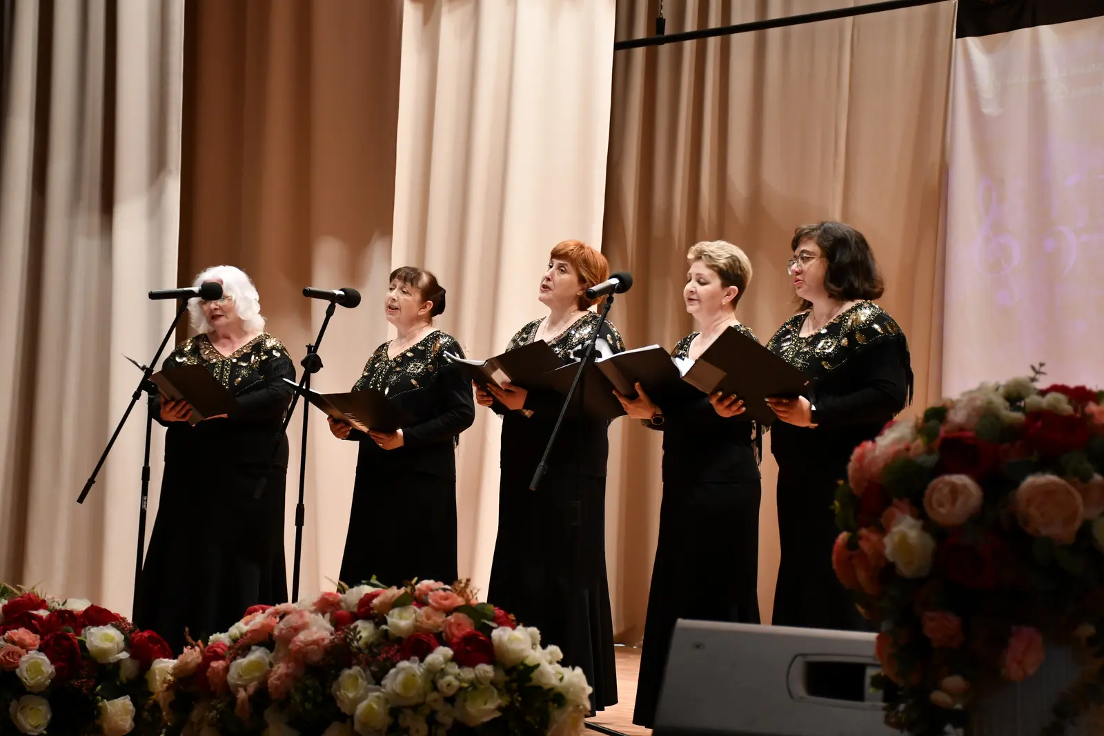 🏆🎶 ВОКАЛЬНЫЙ АНСАМБЛЬ "СВЕЧА" ПОКОРИЛ НОВУЮ ТВОРЧЕСКУЮ ВЕРШИНУ!

🎼Стали известны результаты VII В