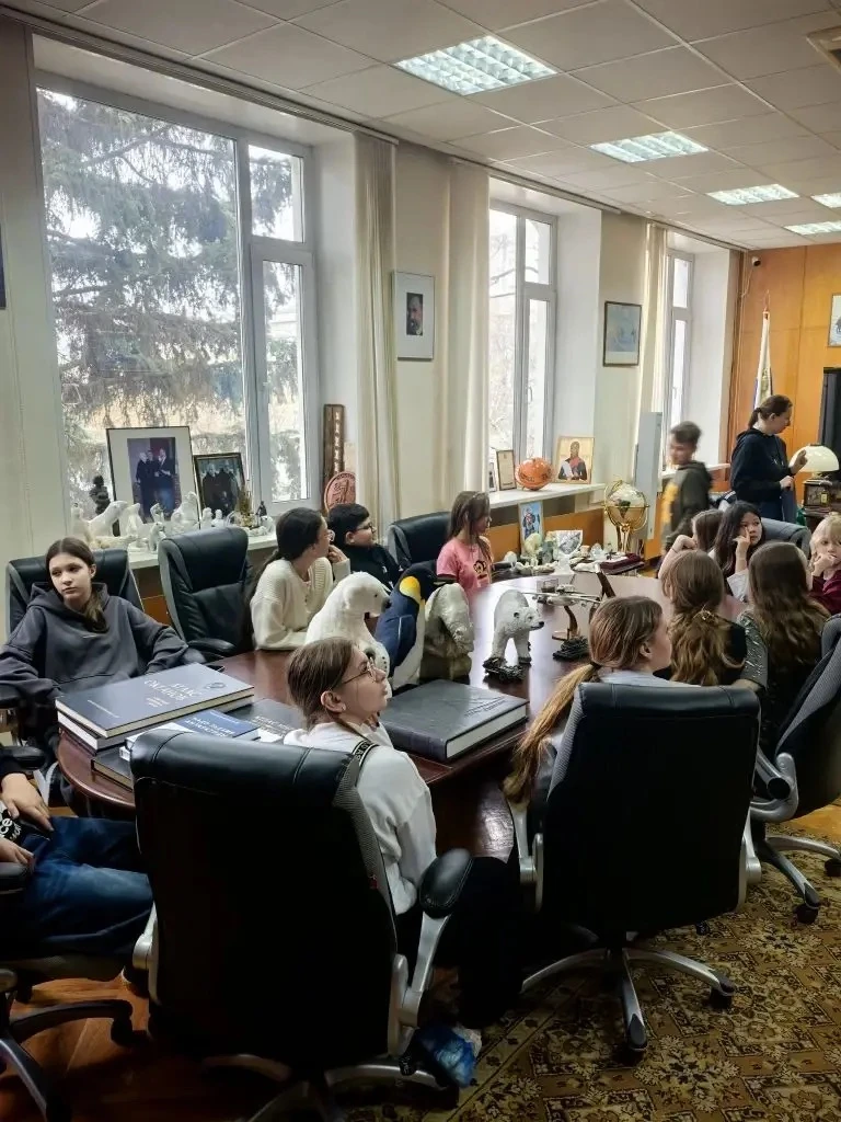 ❄️АССОЦИАЦИЯ ПОЛЯРНИКОВ❄️  🎓6 класс «А» нашей #ШколаТропарево посетил Ассоциацию полярников!  🧊Ребят