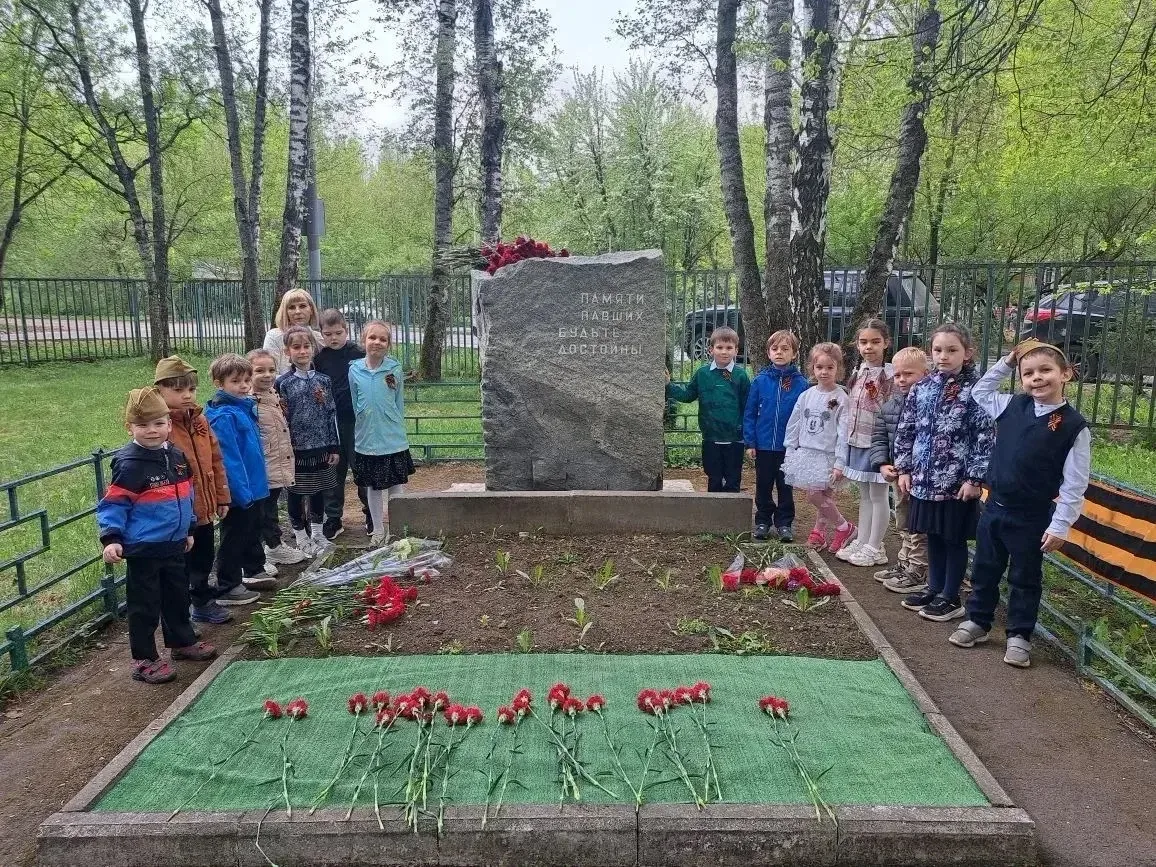 🎗В преддверии Дня Победы наши дошколята посетили школьный музей "Бухенвальдский набат".  💫Экскурсия 