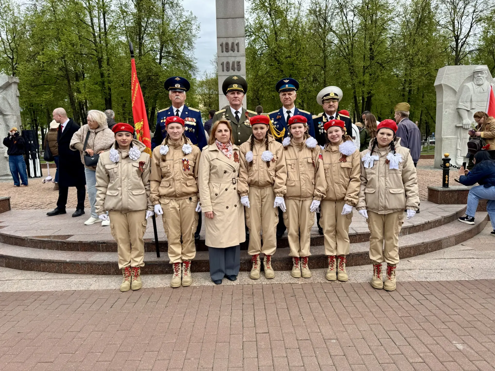✨Память поколений: Юнармейцы почтили подвиг героев  🇷🇺 9 мая, в День Великой Победы, юнармейцы отряд