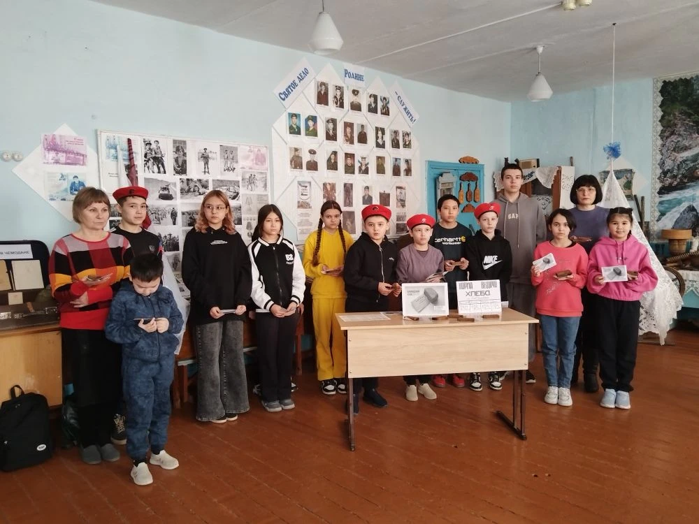Сегодня в нашей школе прошла акция памяти "Блокадный хлеб". В память о Ленинградцах, пе...