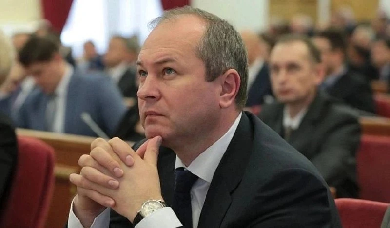 ВТБ требует признать банкротами экс-главу Ростова Виталия Кушнарёва и его жену.