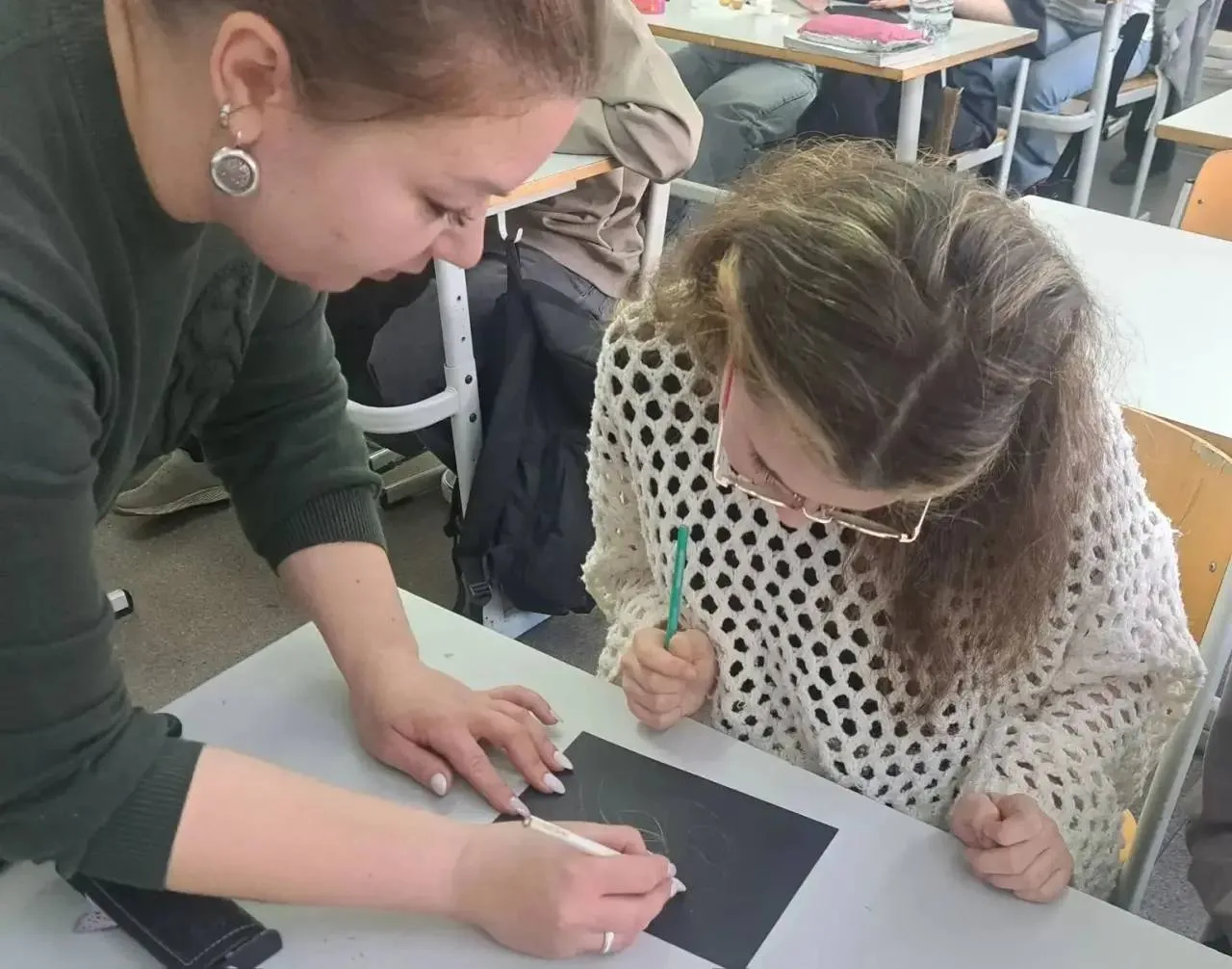 ✨ Давно не рассказывали про Родительский фестиваль!  В 8Г классе прошёл мастер-класс по петербургско