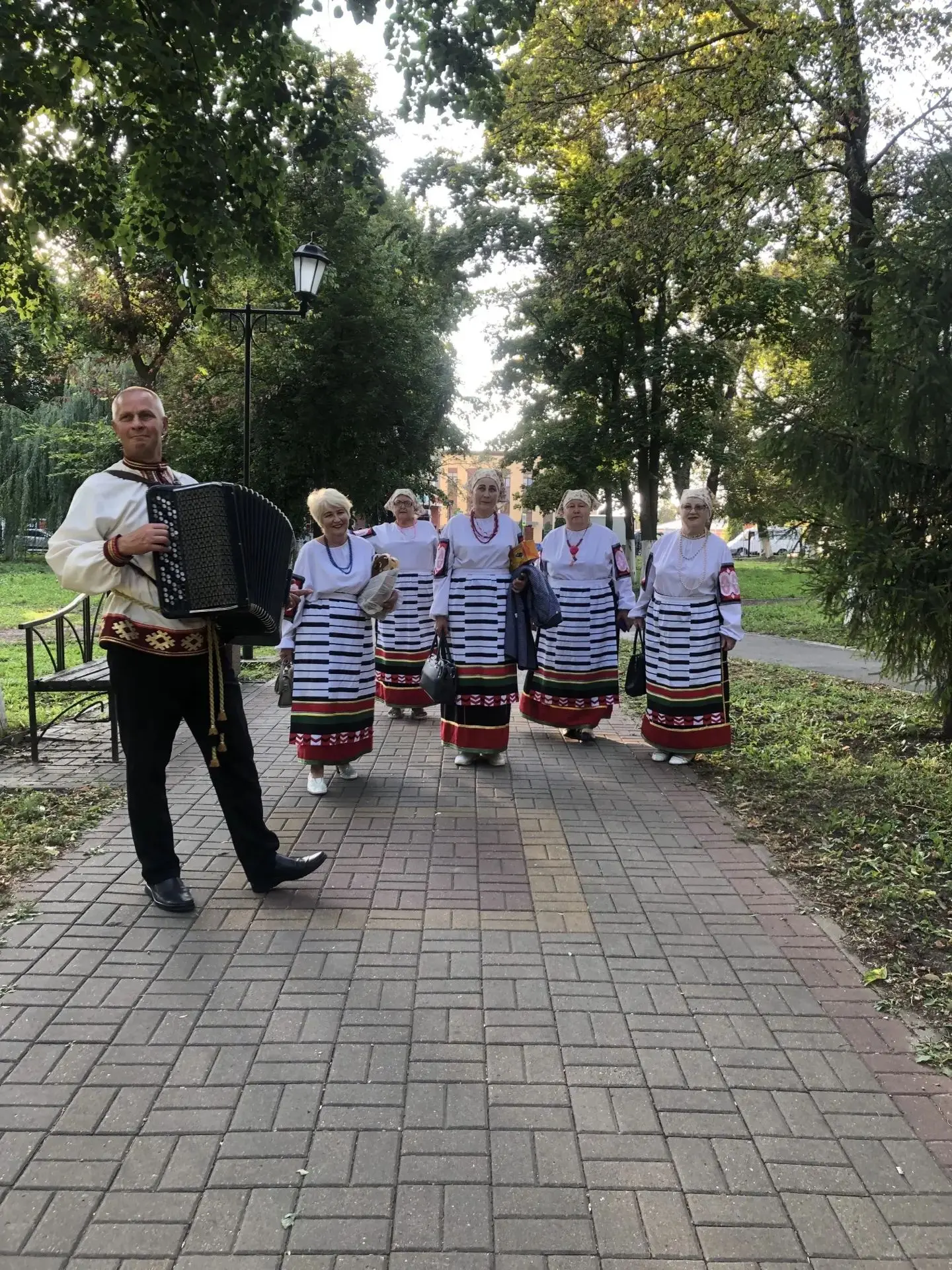Ансамбль 'Зоренька' принял участие в районном фестивале "Играй гармонь" в городе Бобров...