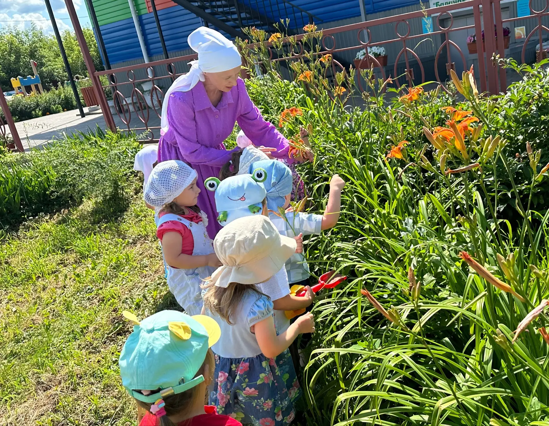🌸Безнең төркемдә "Экологик китап атналыгы" бара. Бу атнада без балаларыбыз белән табигатьне тагын д