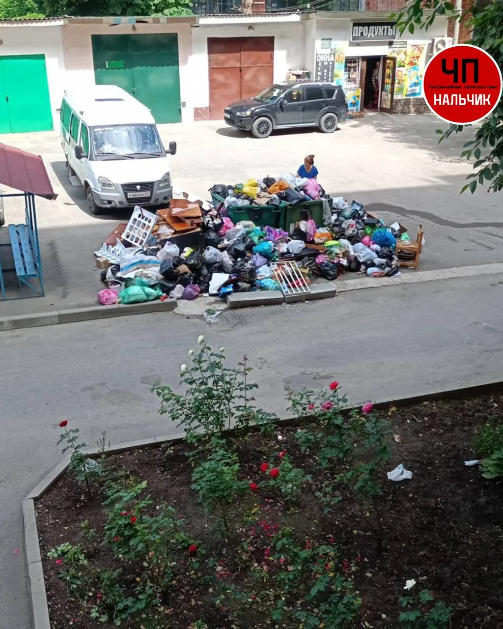 #нампишут 

🗣️ «Огромная просьба выложить Кирова 331 утопает в мусоре  😢уже жарко вонь стоит окна 