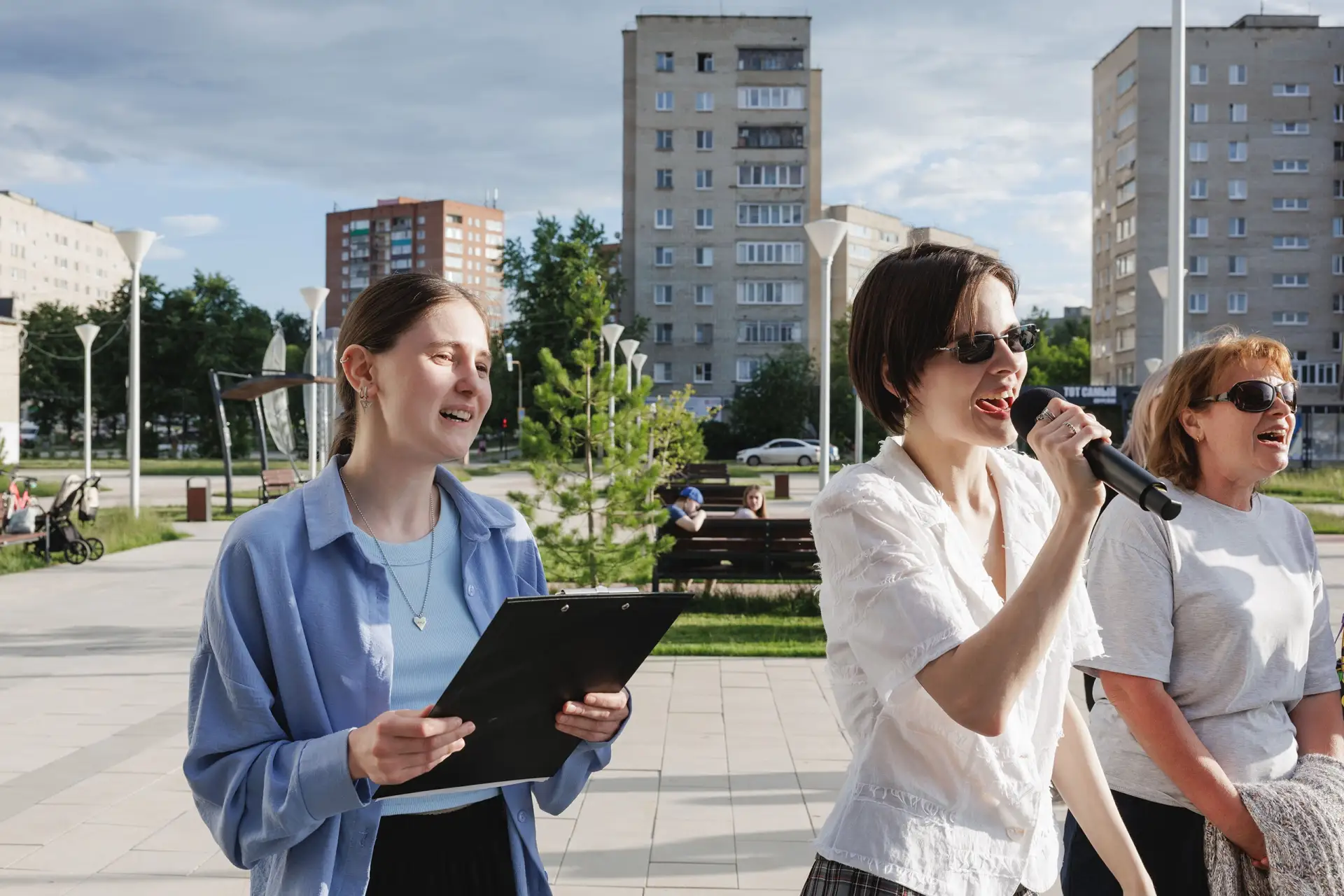 Душевное караоке в День России

В преддверии праздника «Крылья» собрали всех, кто любит петь. Пели о