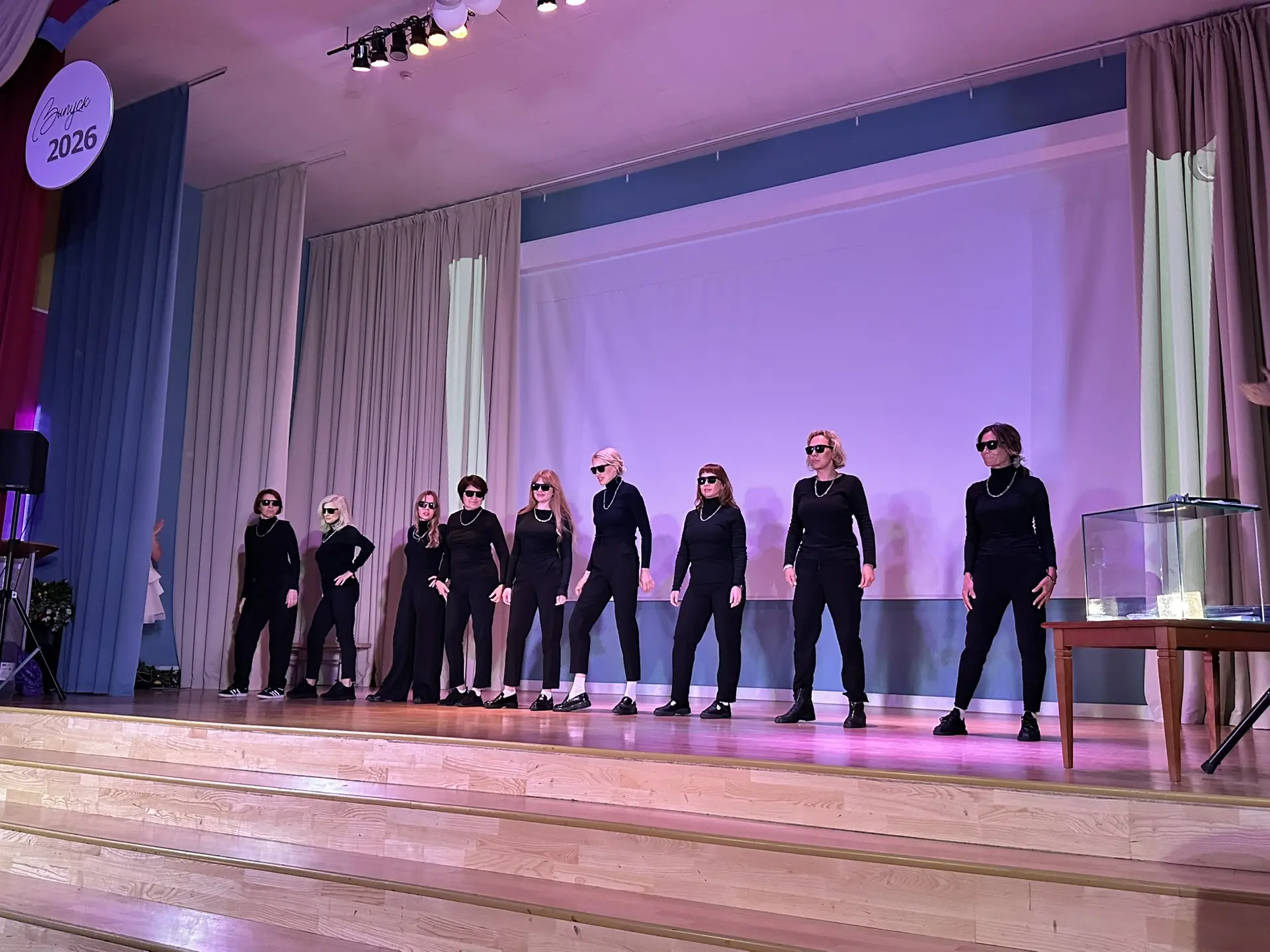 🎉 Поздравляем выпускников 11 класса с окончанием школы! 🎉